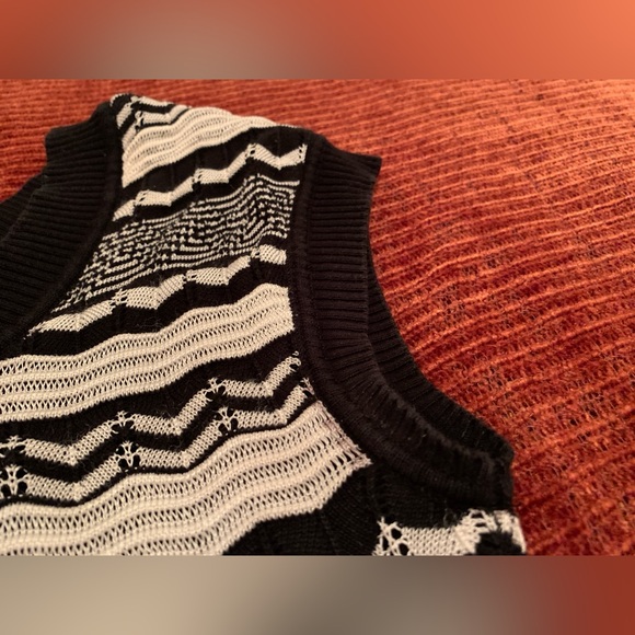 Crochet Mini-Midi Black & Cream Sleeveless Dress - Picture 6 of 16